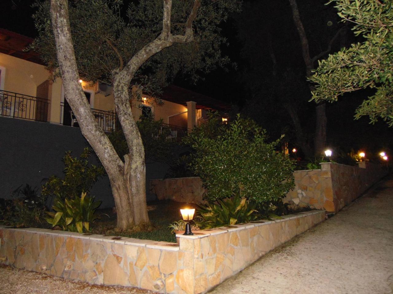 Villa Eleni - Studios Liapades Exterior foto