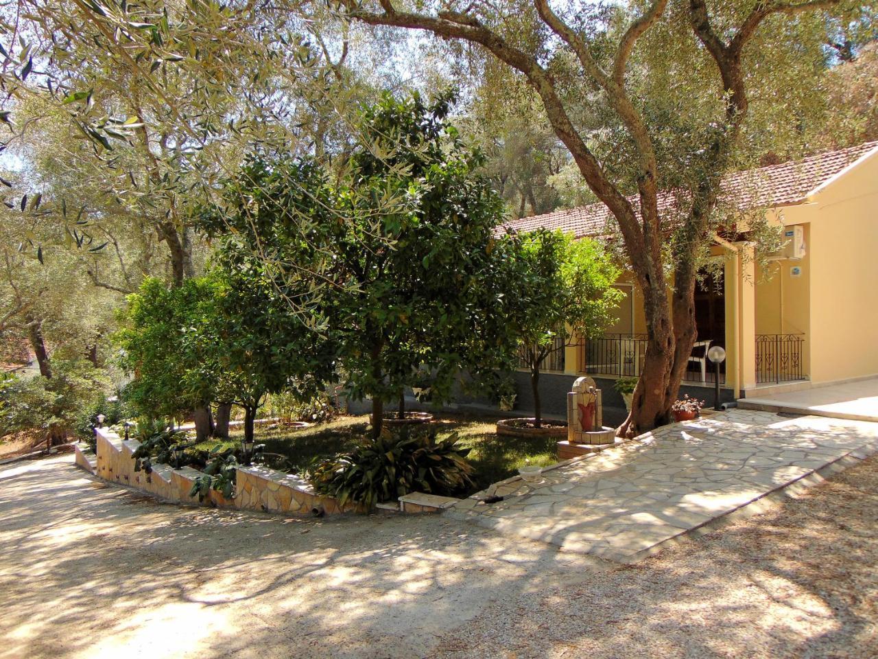 Villa Eleni - Studios Liapades Exterior foto